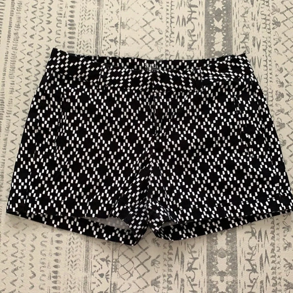 ANA‎ 3 1/2” black and white shorts - Picture 1 of 6